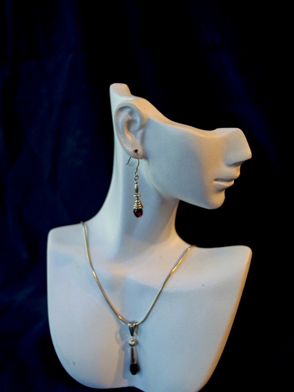 picture of garnet andsterlig silver necklace and earring set